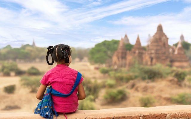 View ancient temples in Myanmar