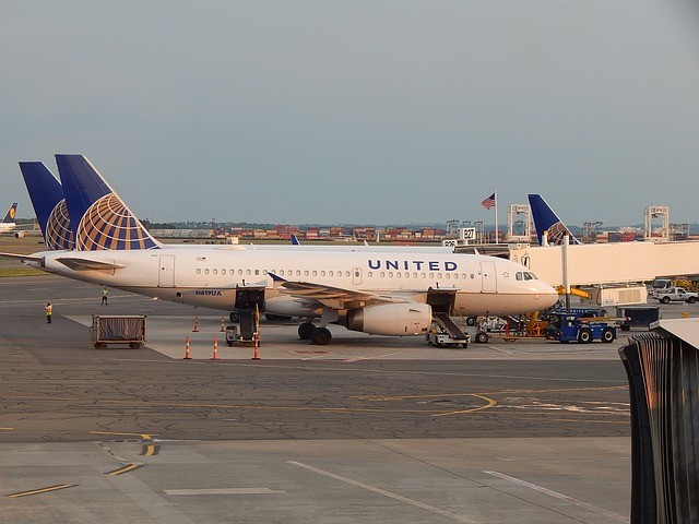 United welcomes your leggings... if you paid for your ticket.